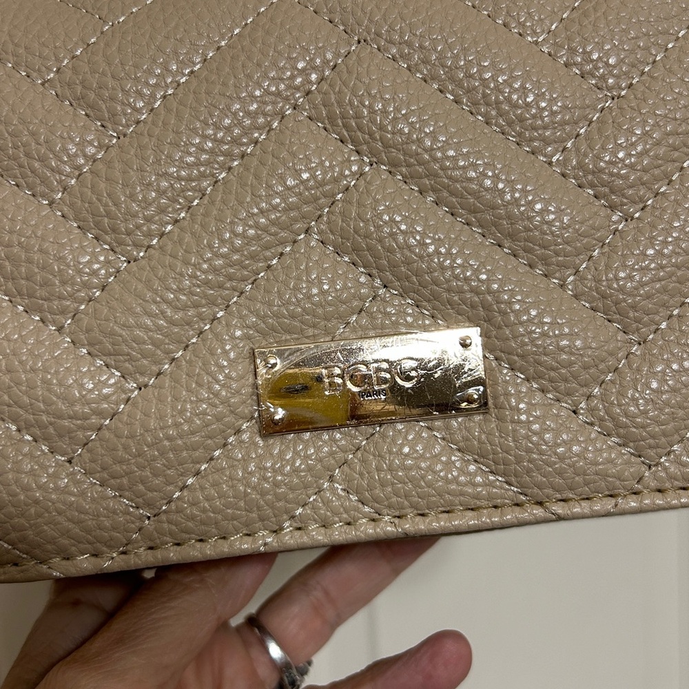 BCBG Paris Quilted Crossbody Bag in Creamy Beige - Wristlet Strap Woven Chain - Picture 2 of 11